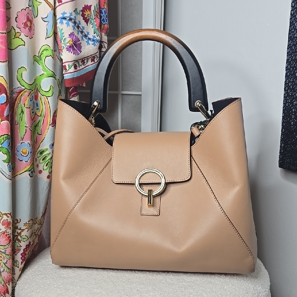 New Claudia Firenze Elegant Tan Leather Handbag